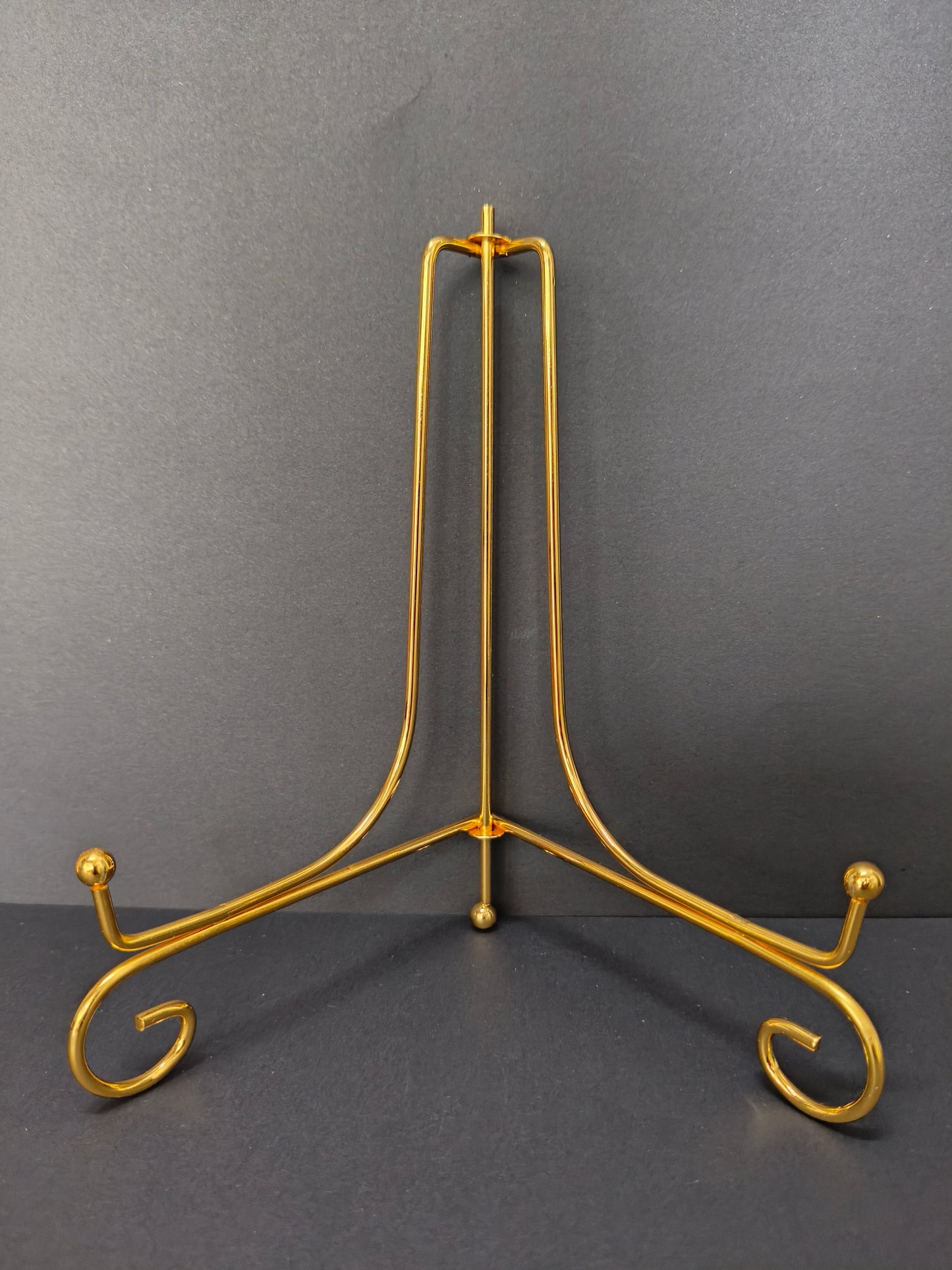 Foldable metal stand