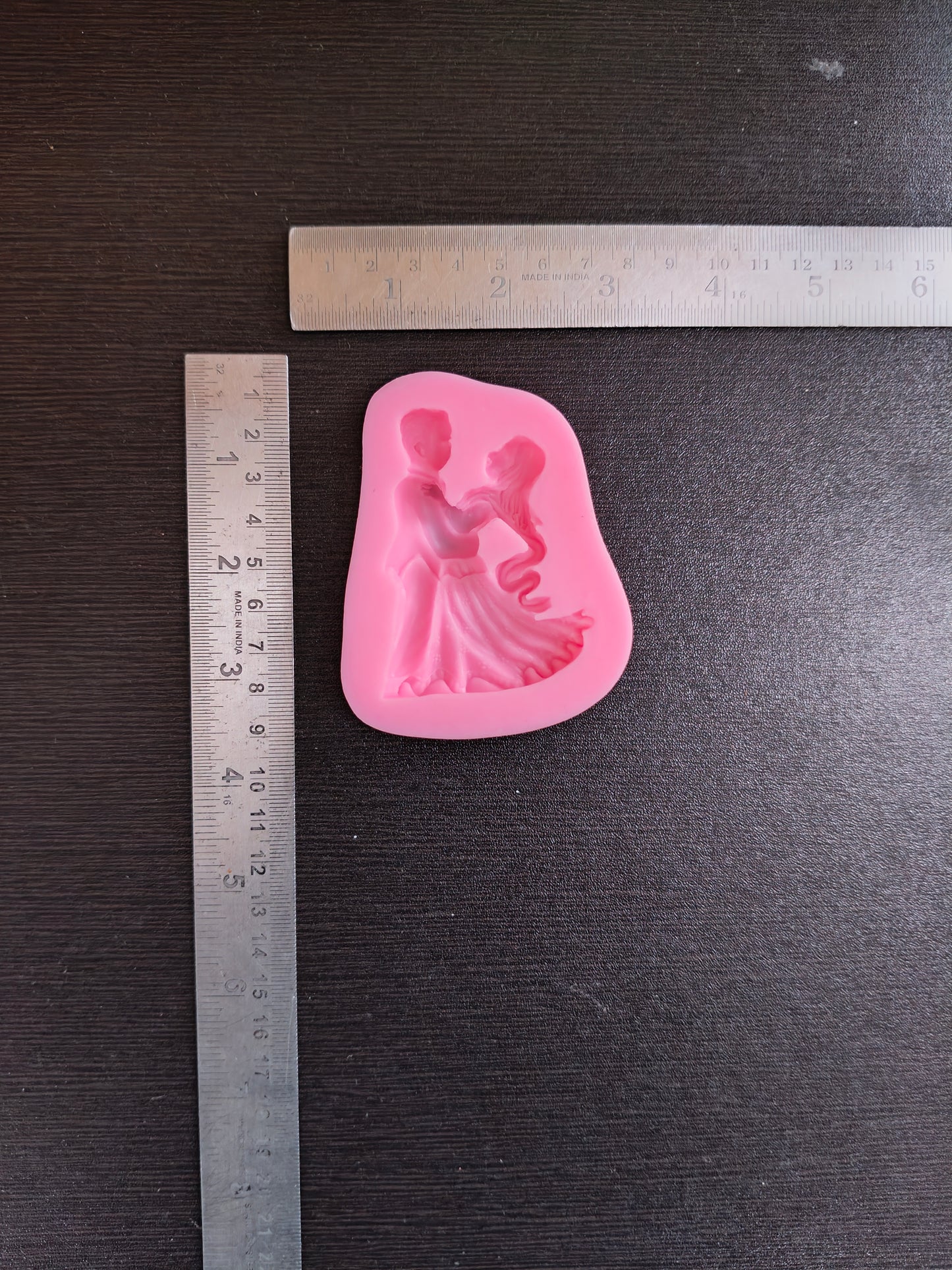 3D dancing couple pink mould