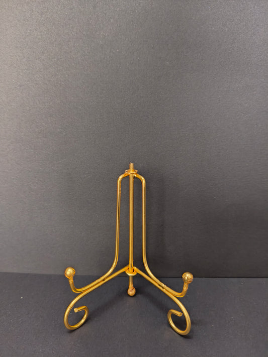 Foldable metal stand