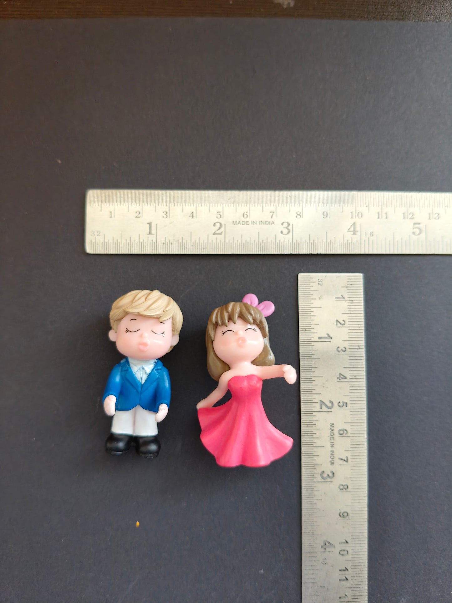 MN401- Dancing couple miniature