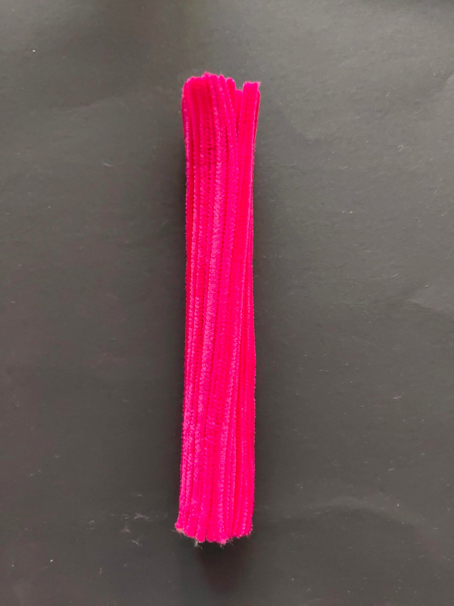 PC12-Magenta Pipe Cleaner