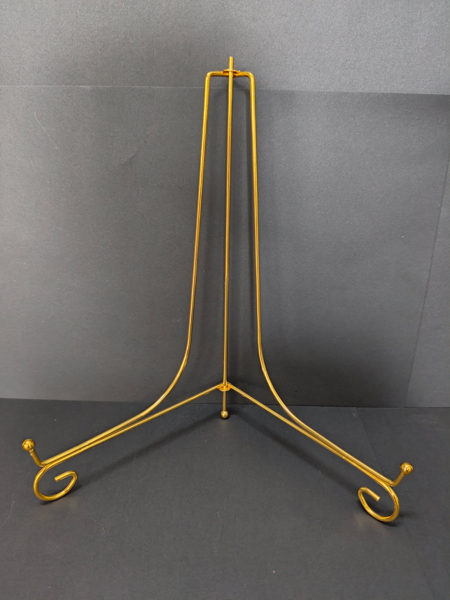 Foldable metal stand