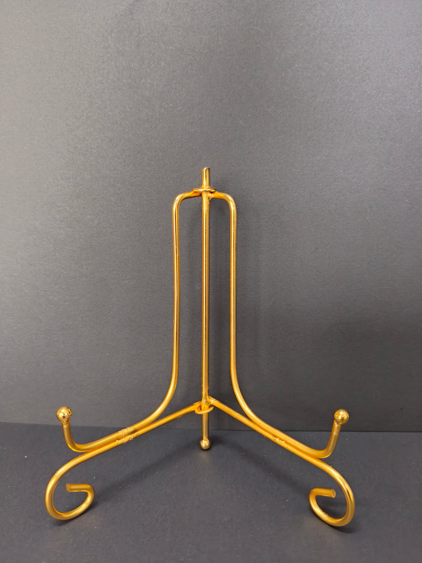 Foldable metal stand