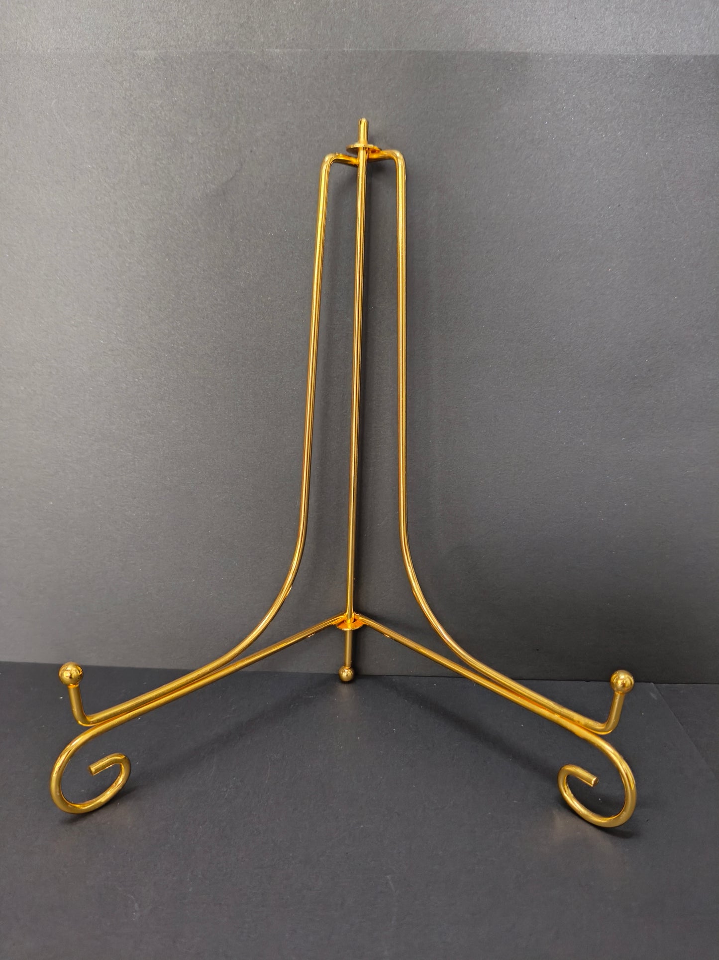 Foldable metal stand