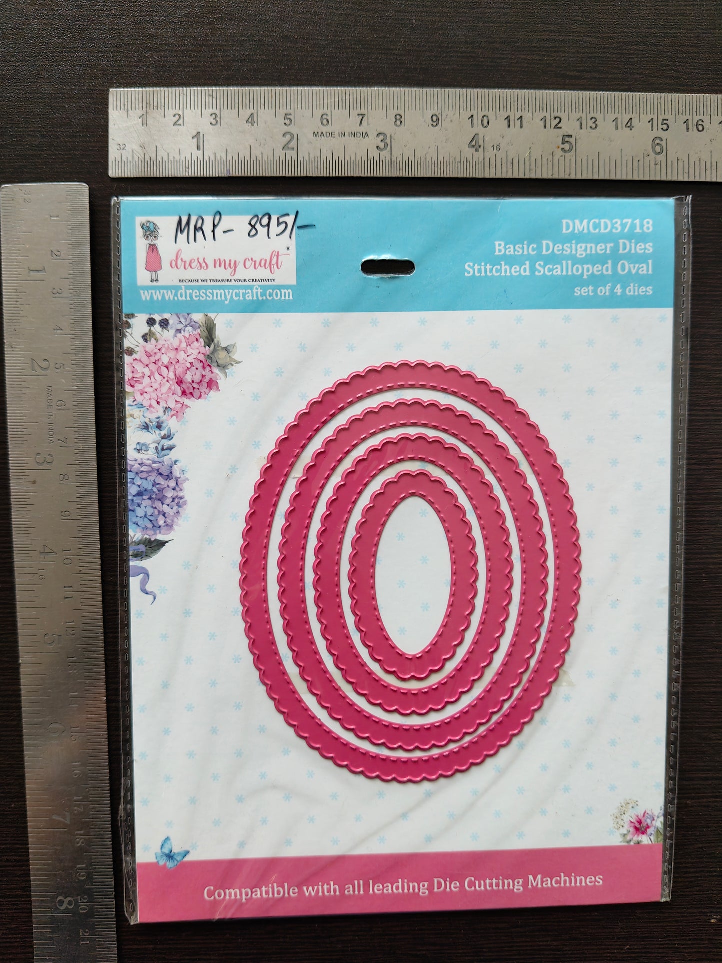 Stitched Scalloped Oval Dies DMCD 3718