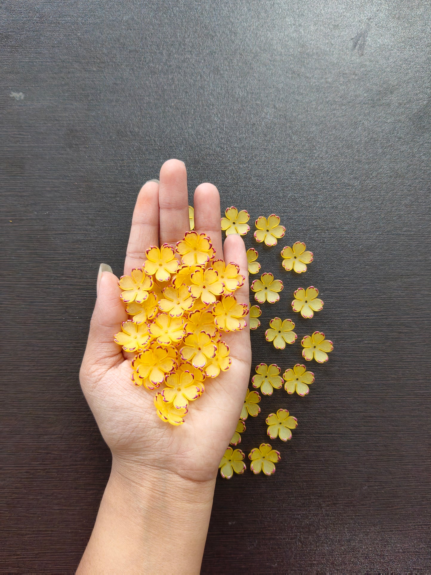 Small flower Leaves with Self border