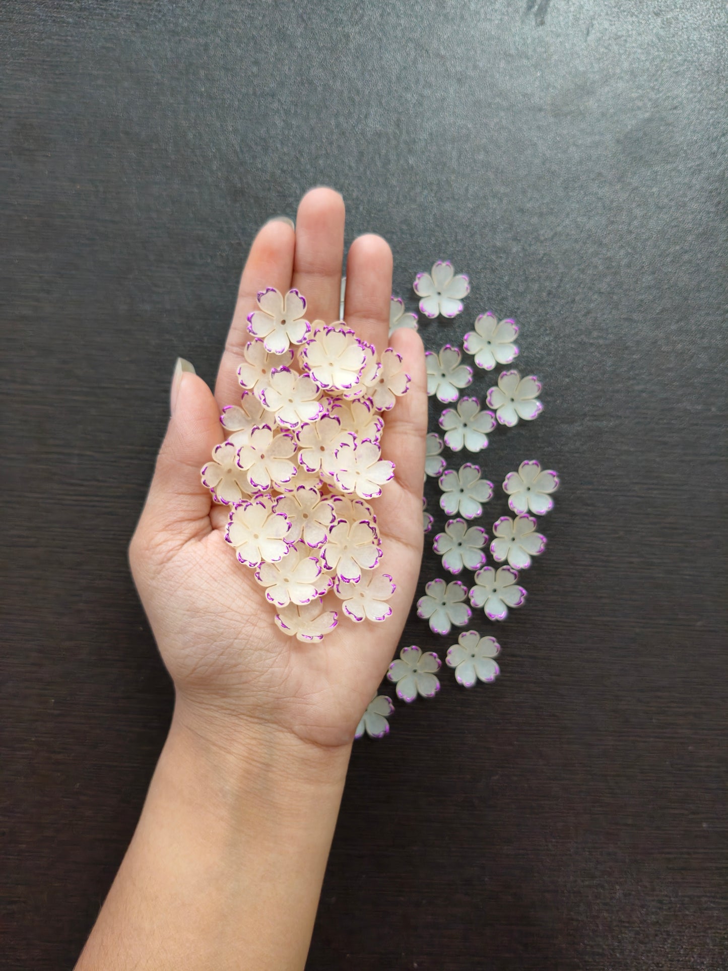 Small flower Leaves with Self border