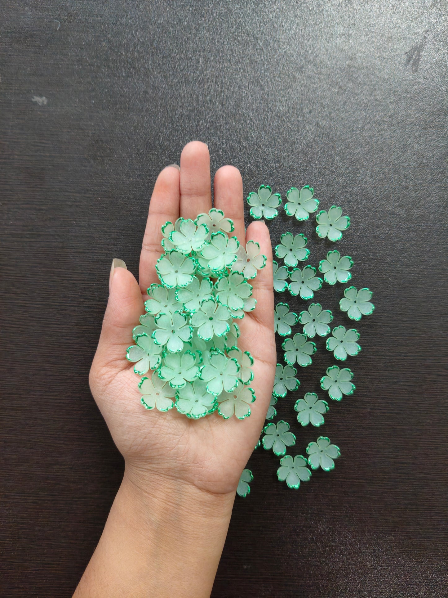 Small flower Leaves with Self border