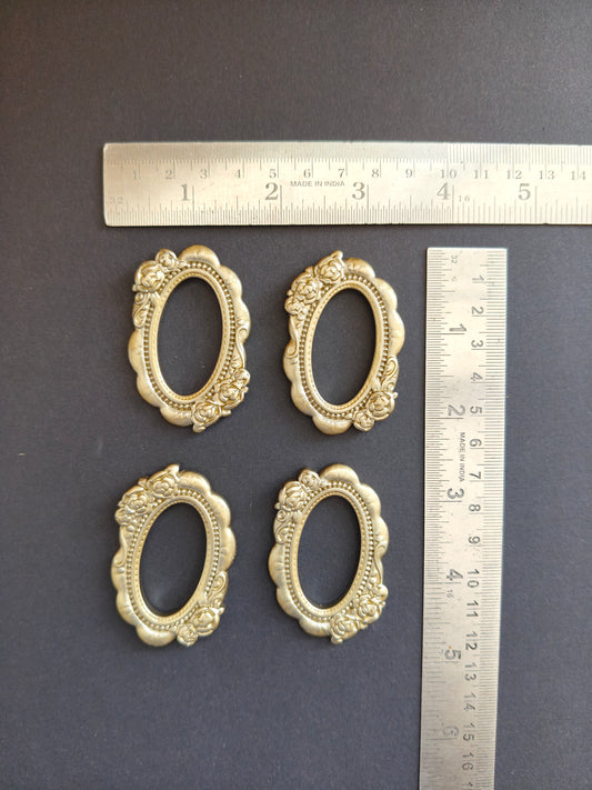 MN107- Oval frame miniature