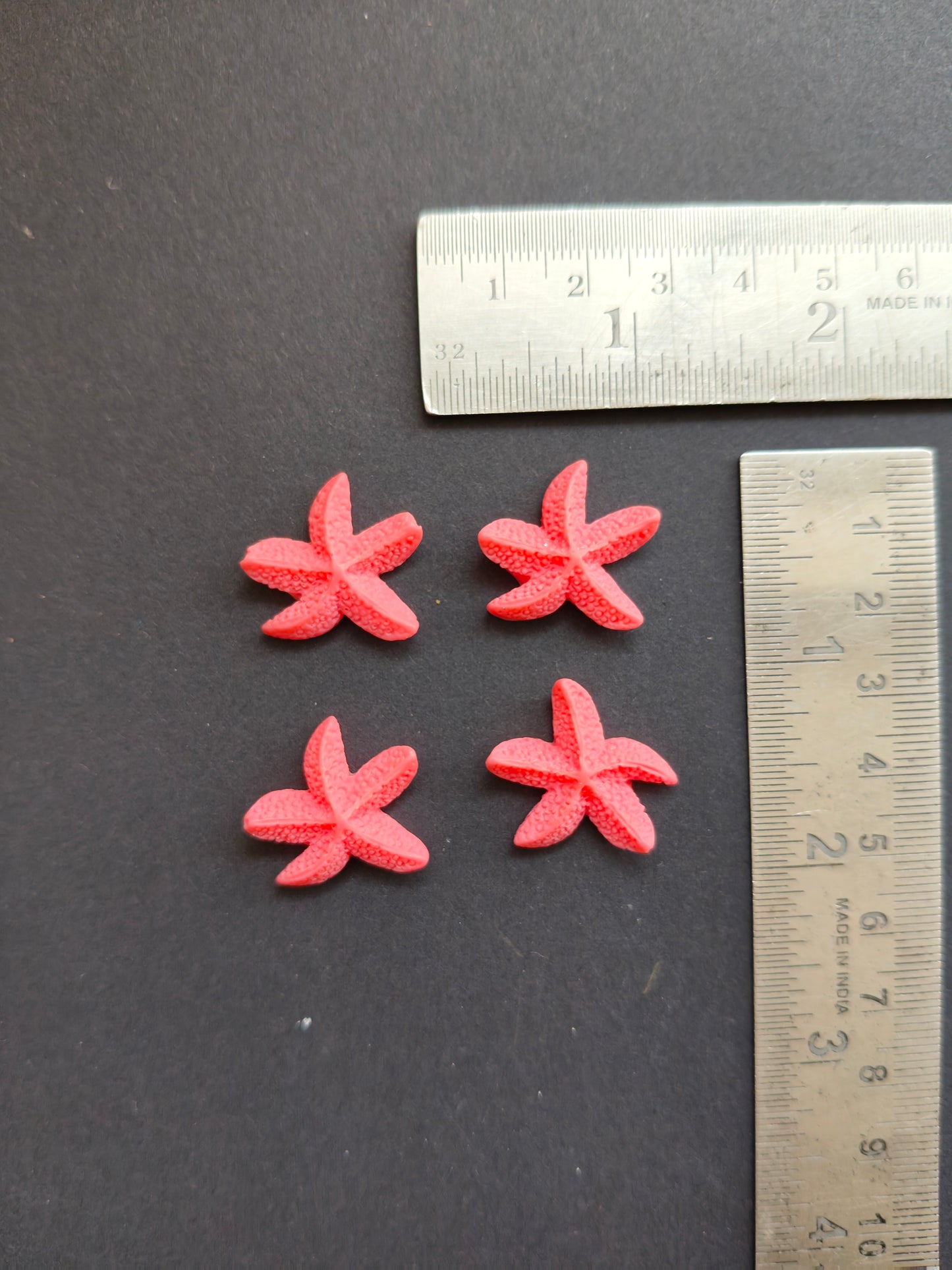 MN230- Red starfish miniature