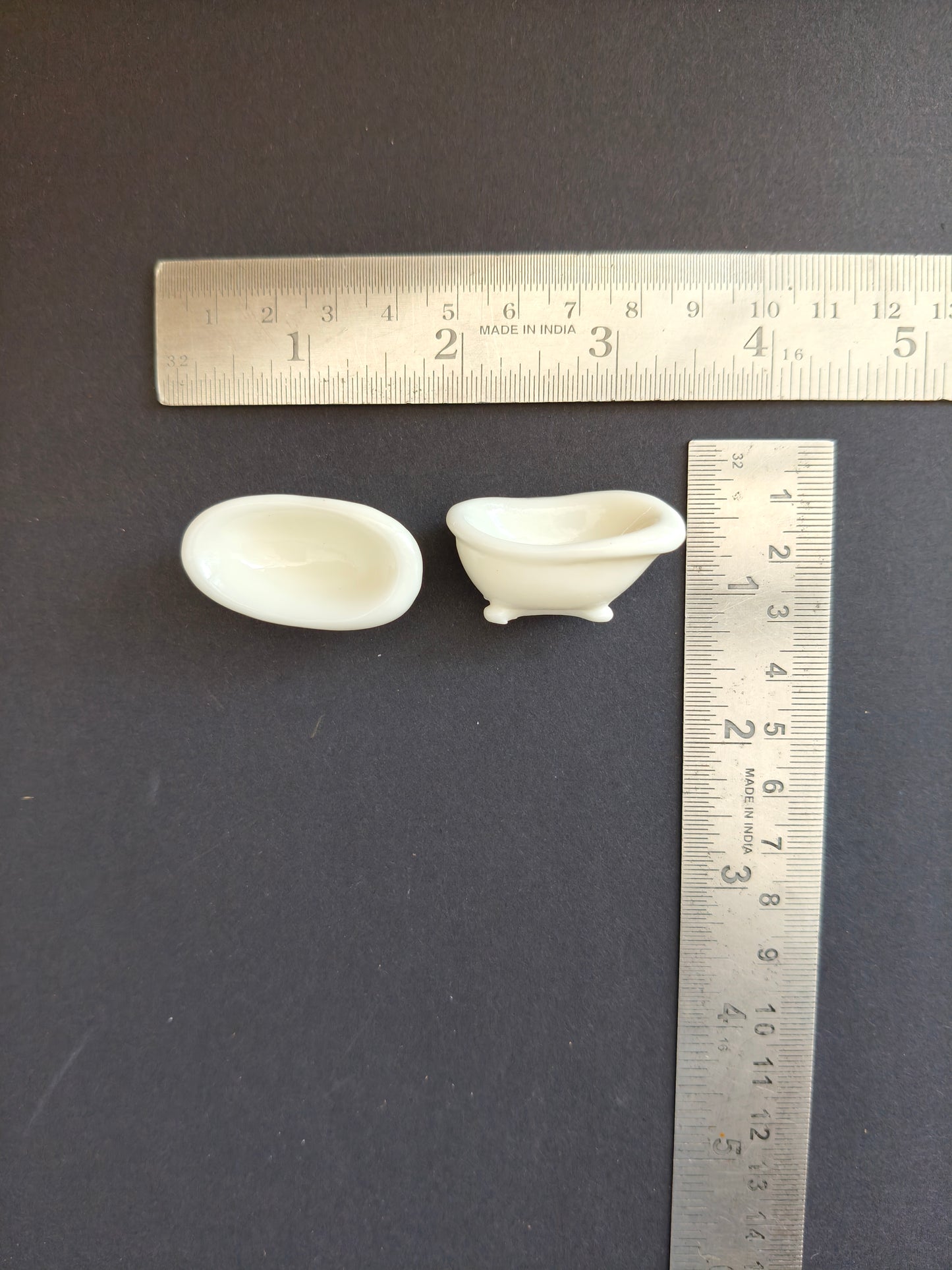 MN325- Bathtub miniature