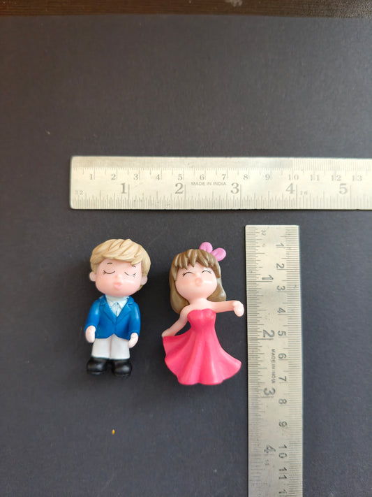 MN401- Dancing couple miniature