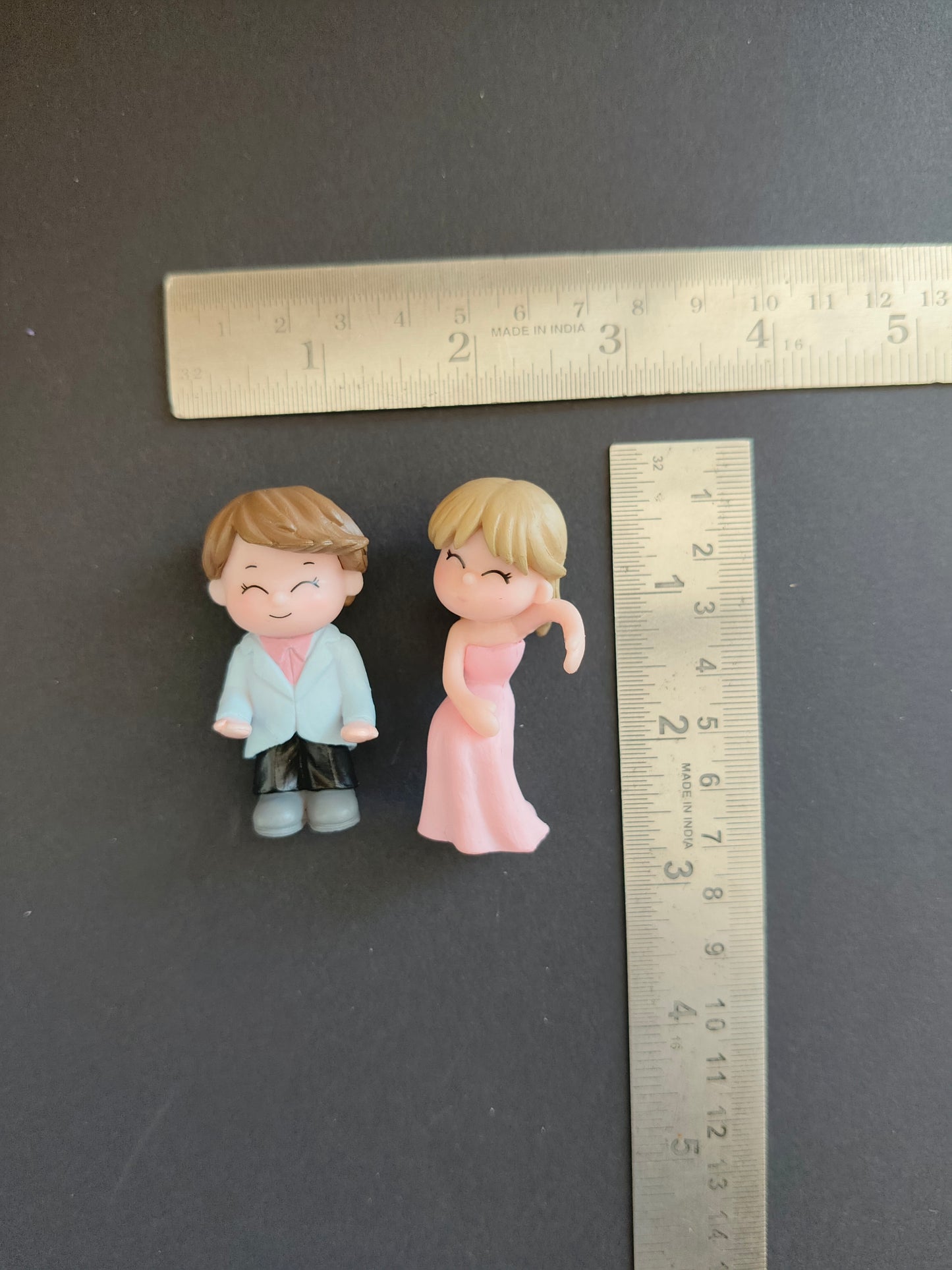 MN402- Dancing couple miniature