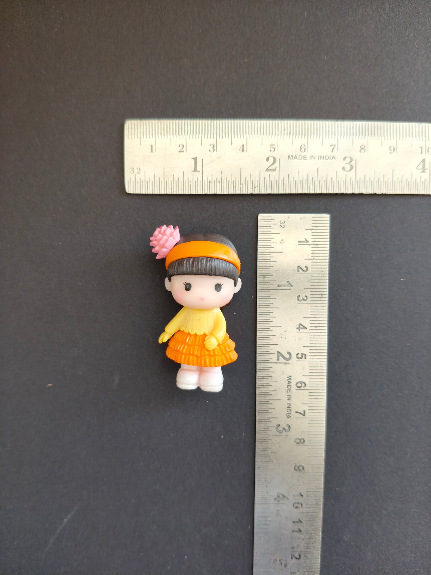 MN404- Girl miniature