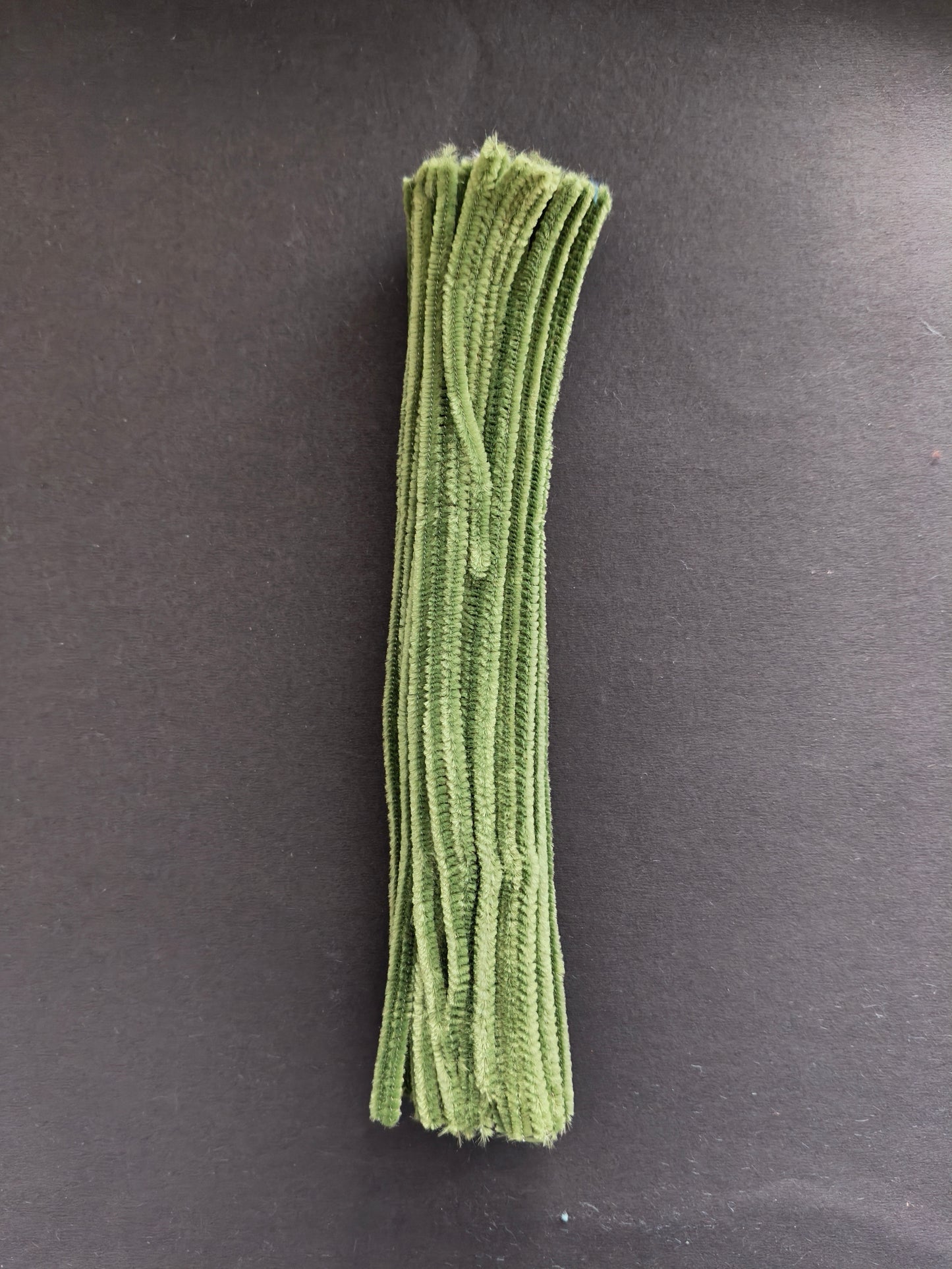 PC23-Mehandi Green Pipe Cleaner